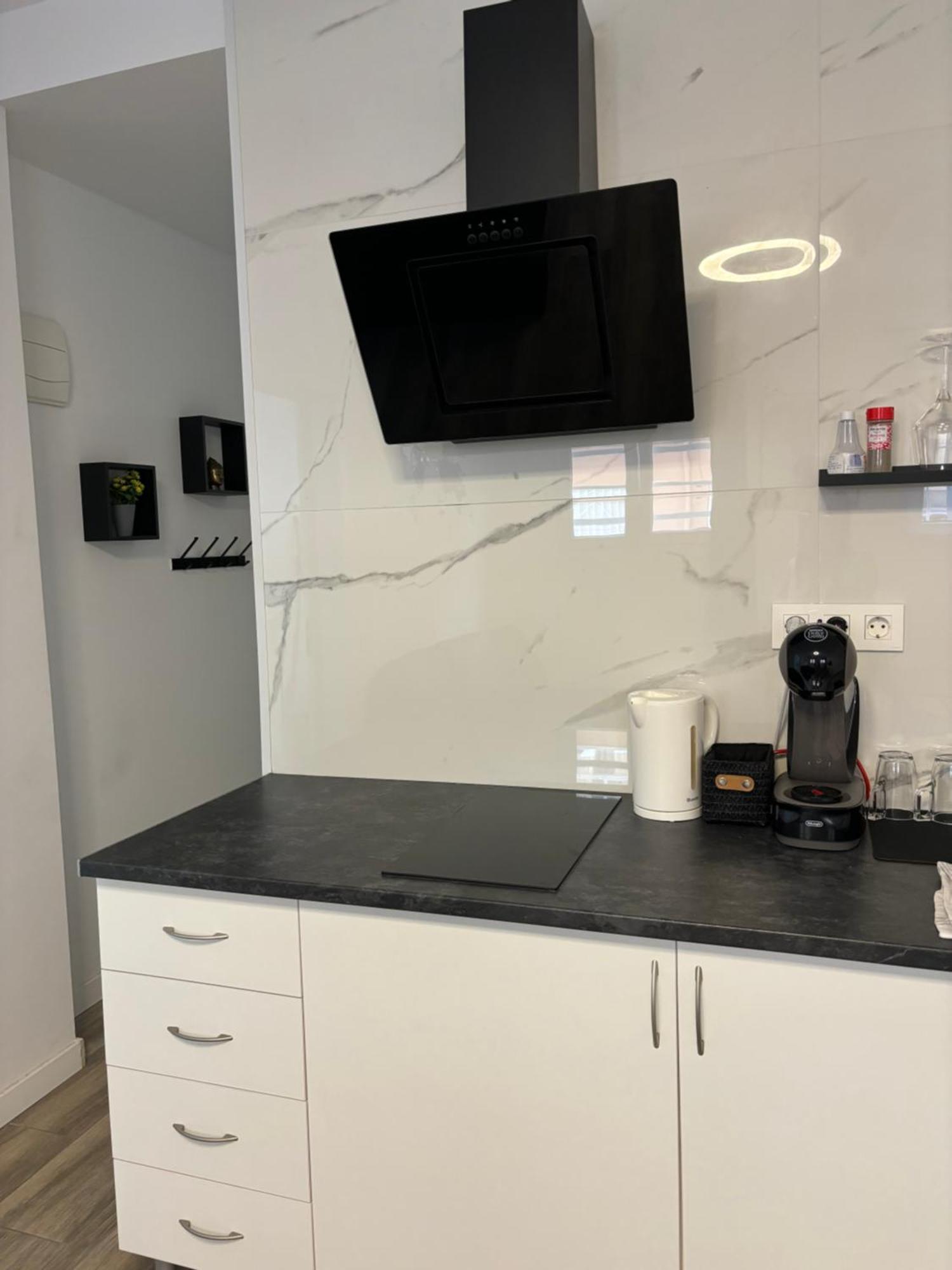 Apartamento Blanco Y Negro En El Centro Alicante Exteriér fotografie
